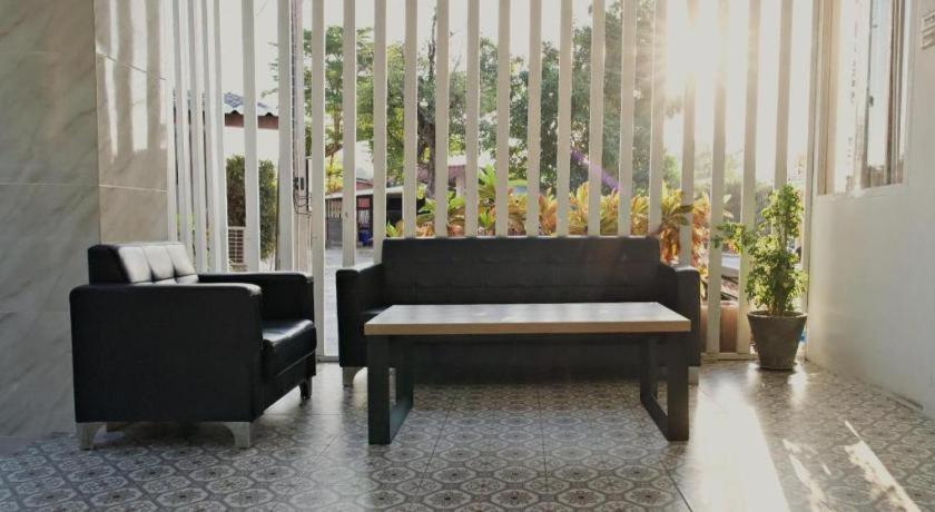 Deejai Hotel Si Racha Exterior photo